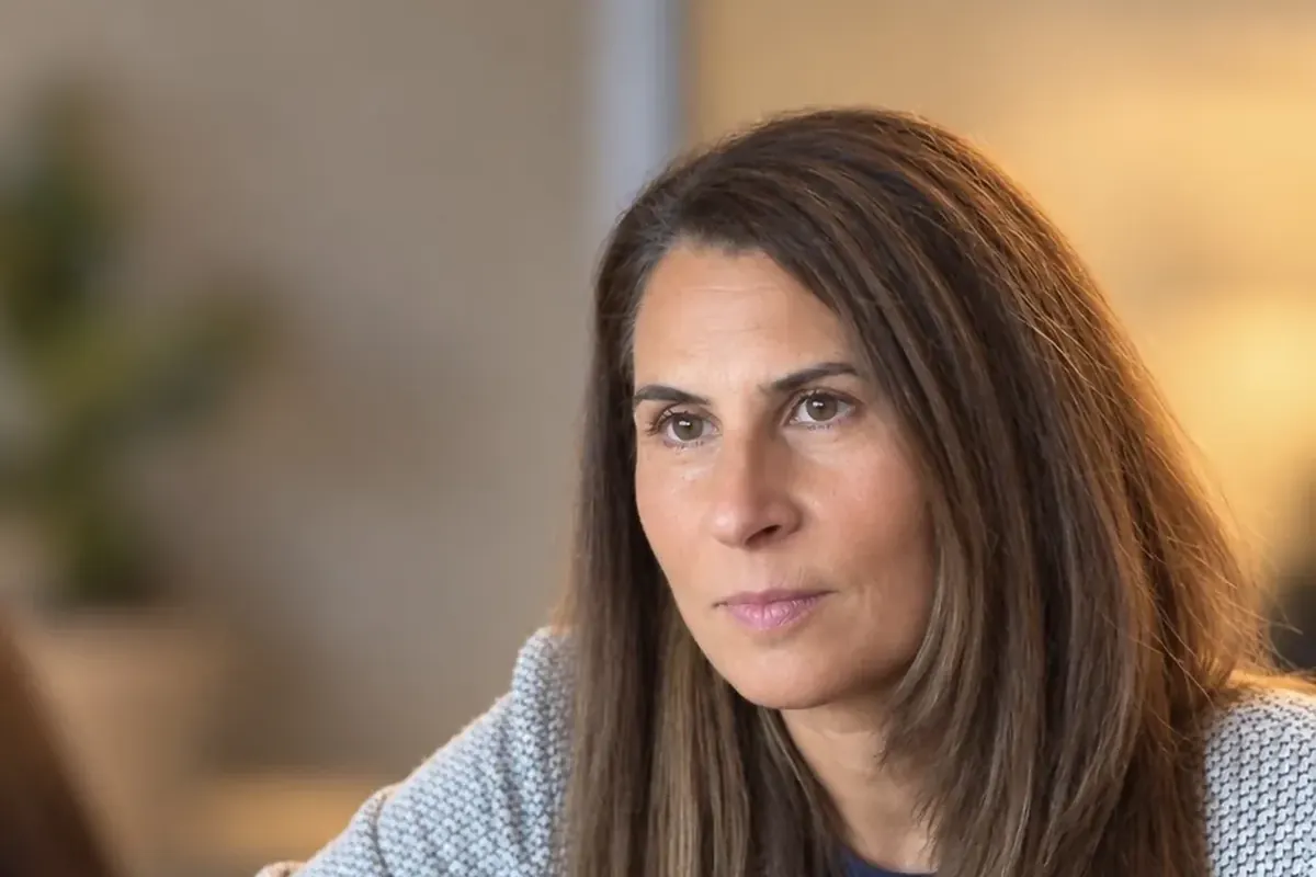 Dr. Samia McCully, ND in conversation with a patient